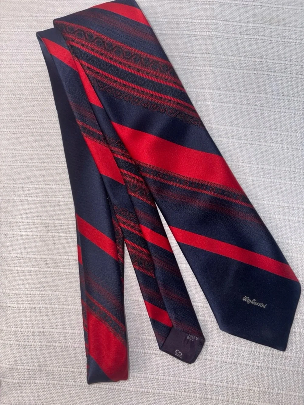 Vintage 70s Oleg Cassini Burma Tie Walter Pye's Striped Navy Red EUC